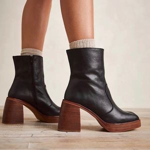 NWOB Ruby platform Ankle Boots black
